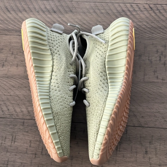 Yeezy Boost 350 V2